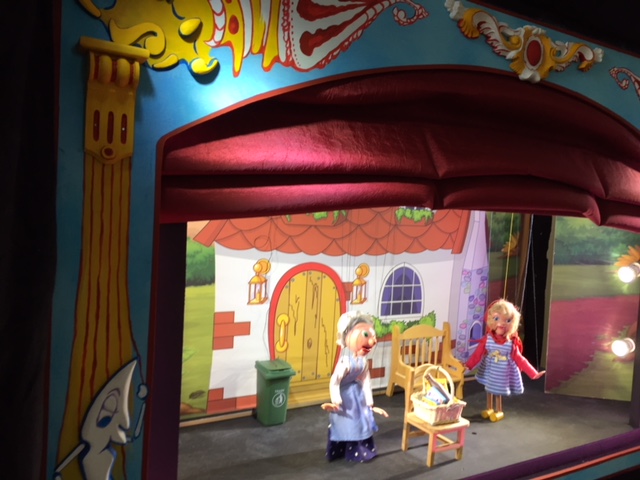 Moon & Sixpence Puppet Theatre – Ireland's Travelling Marionette Theatre